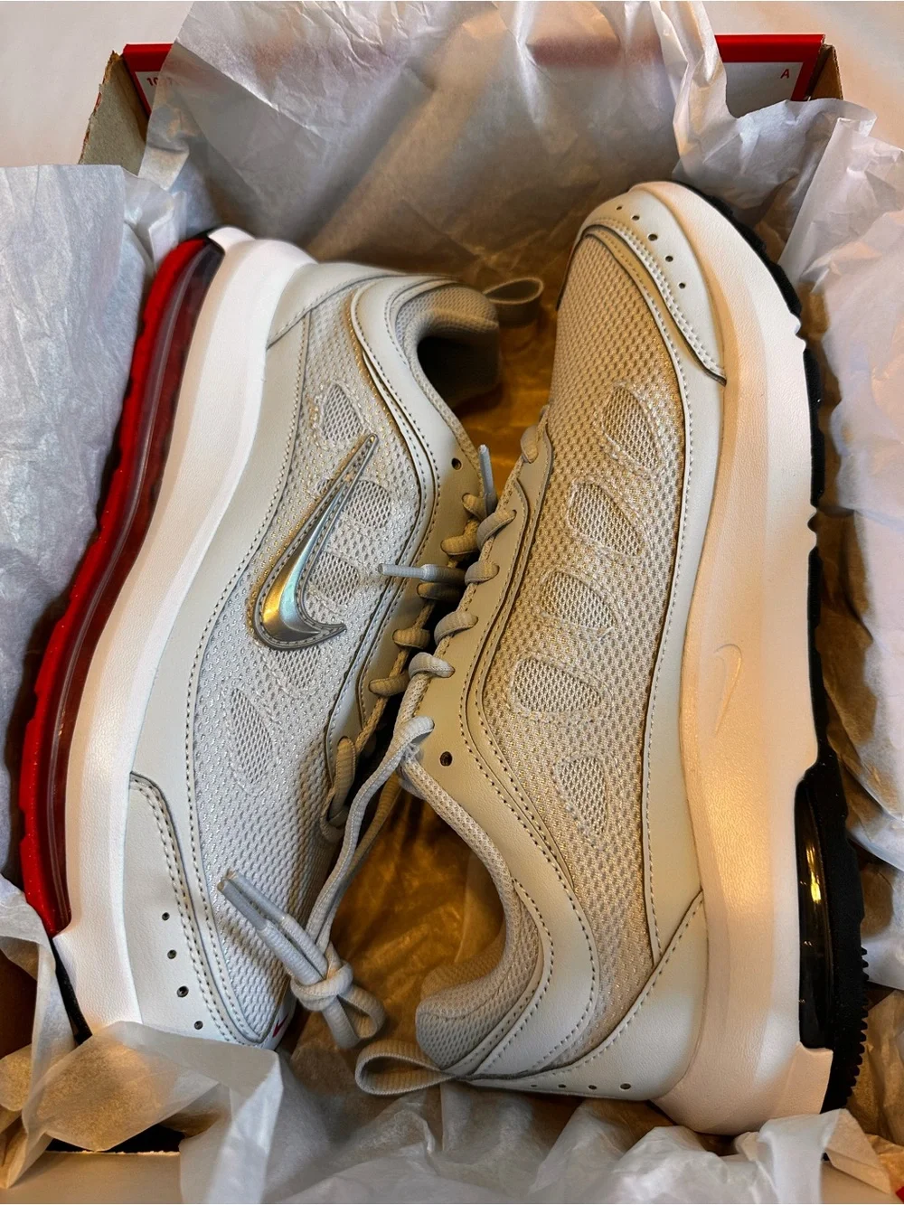 Nike Air Max AP  Men’s White and Silver Sneakers Box Without Lid Platinum Lid.